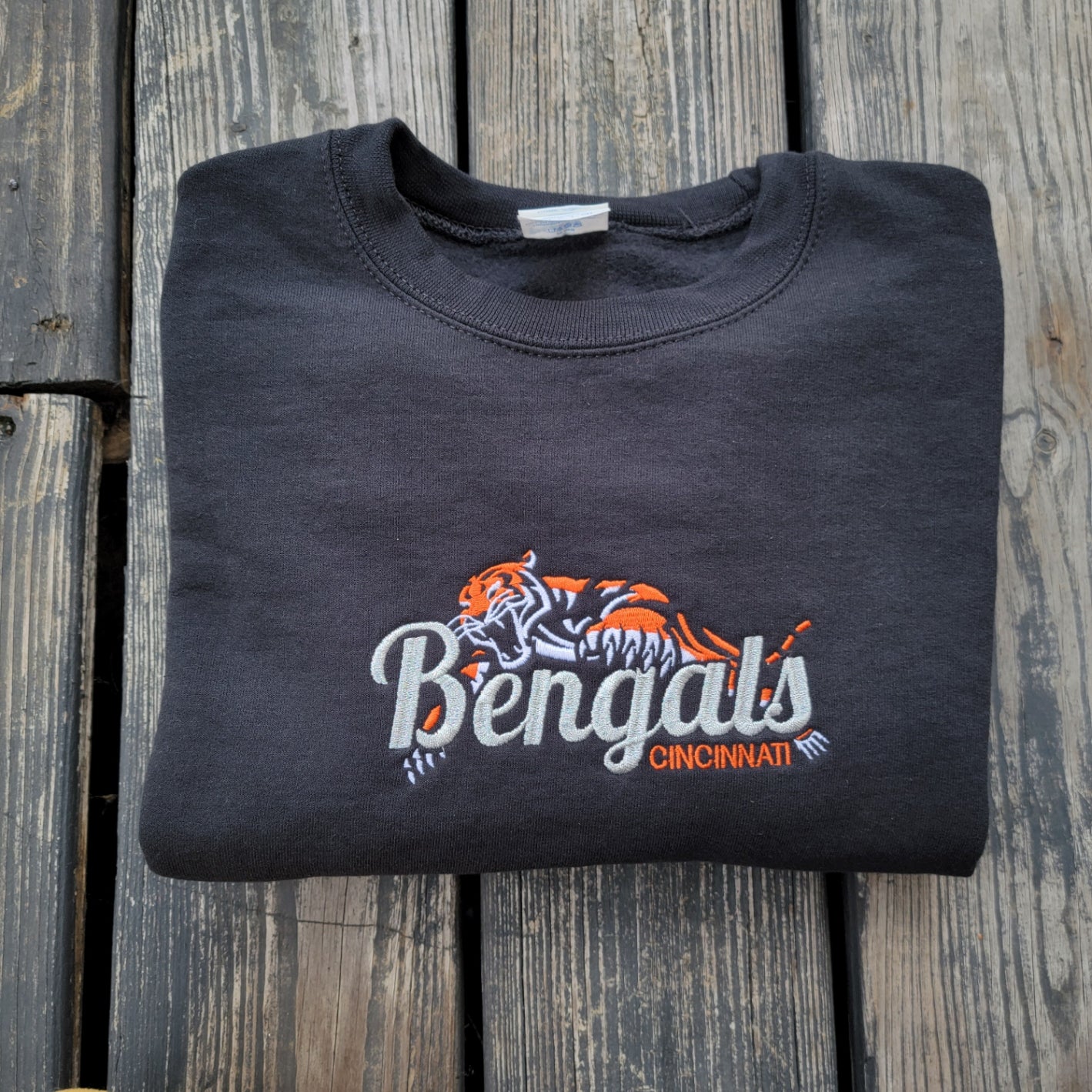 SILVER POUNCE - CREWNECK